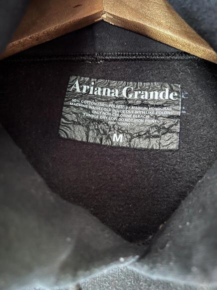 Ariana Grande Sweetener Tour Hoodie Concert Pink Sweatshirt Women’s Medium Tight - Picture 8 of 8